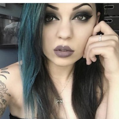 Profile Picture of Julianna Stuart (@juliannawraith) on Twitter