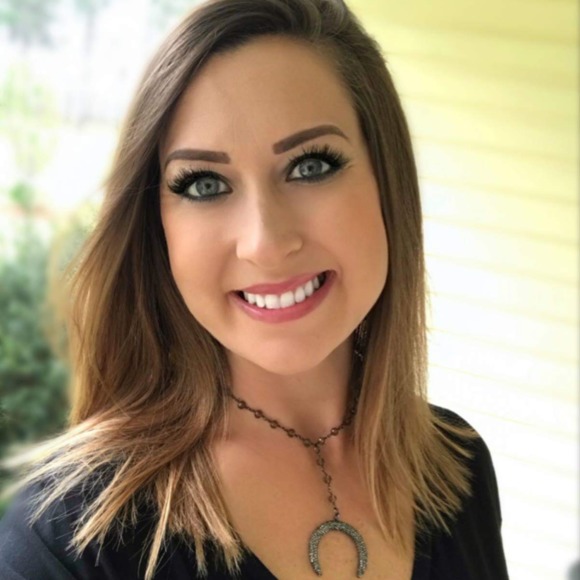 Profile Picture of Kelli Vickers (@vickers428) on Poshmark