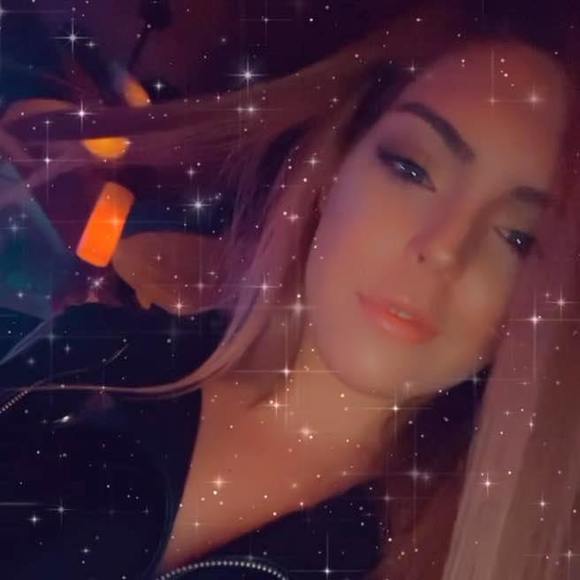 Profile Picture of Tiffany Chislea (@itsqueensnow33) on Poshmark
