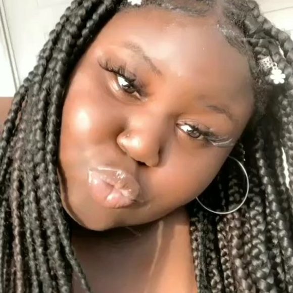 Profile Picture of Heavenlee Pigford (@heavenlee19) on Poshmark