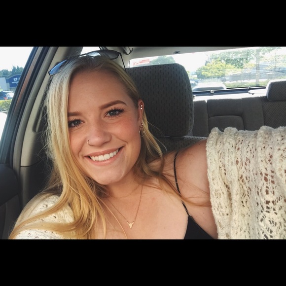 Profile Picture of Sarah Potwin (@potwinsarah) on Poshmark