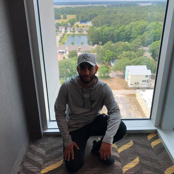 Profile Picture of Hezam Hassan (@hezam1234) on Poshmark