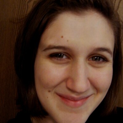 Profile Picture of Lisa Withey (@zweetpea124) on Twitter