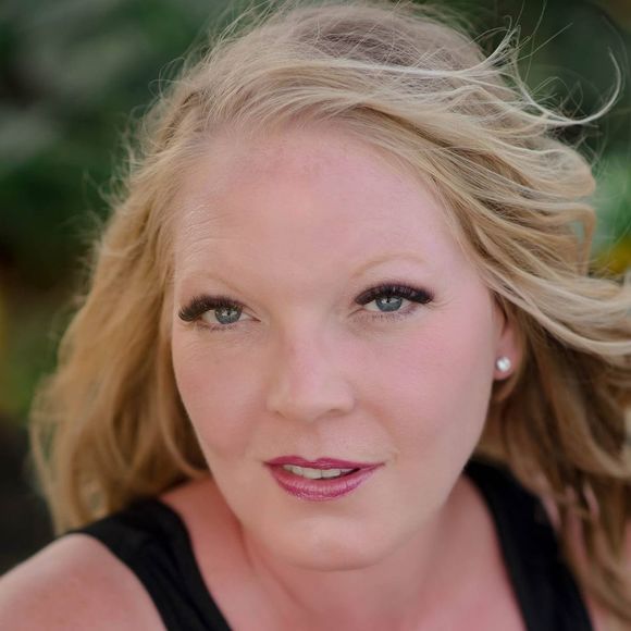 Profile Picture of Kristi Hiller (@kristihiller) on Poshmark