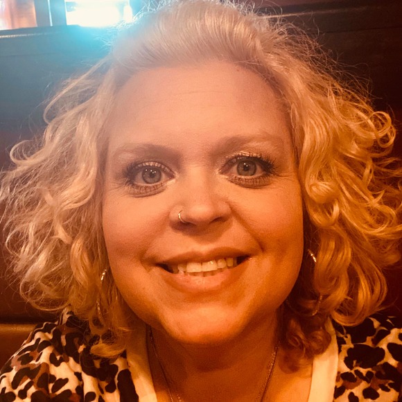 Profile Picture of Danielle Beal hendricks (@yellee) on Poshmark