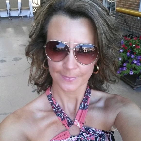 Profile Picture of Kelly Kasting (@kastkel) on Poshmark