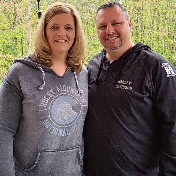 Profile Picture of Andy Mendinsky (@andymendinsky) on Poshmark