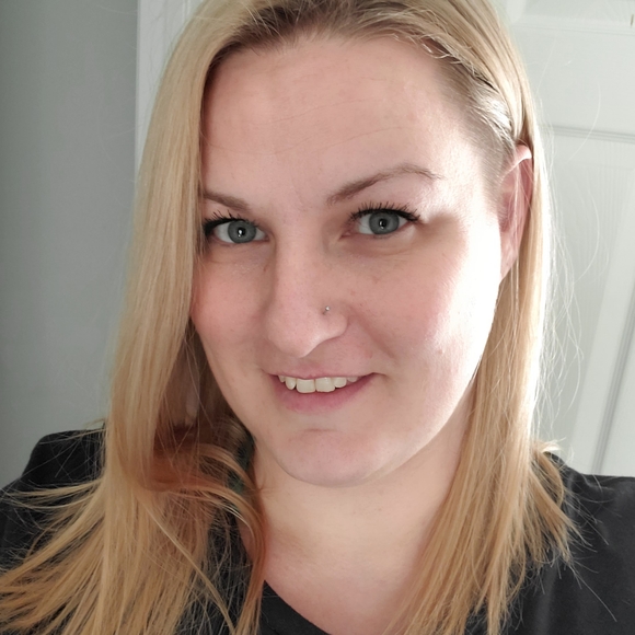 Profile Picture of Amy Orem (@puddlz0209) on Poshmark