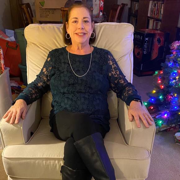 Profile Picture of Maurene Edwards (@maureneedwards) on Poshmark