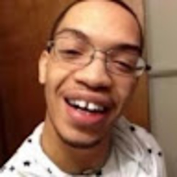 Profile Picture of Eric tomasio (@a_plckle) on Poshmark