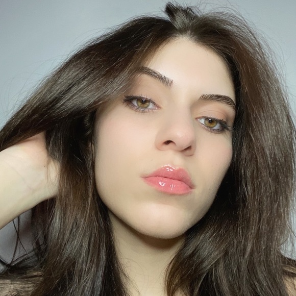 Profile Picture of Ilayda Oncu (@ilaydaoncu) on Poshmark