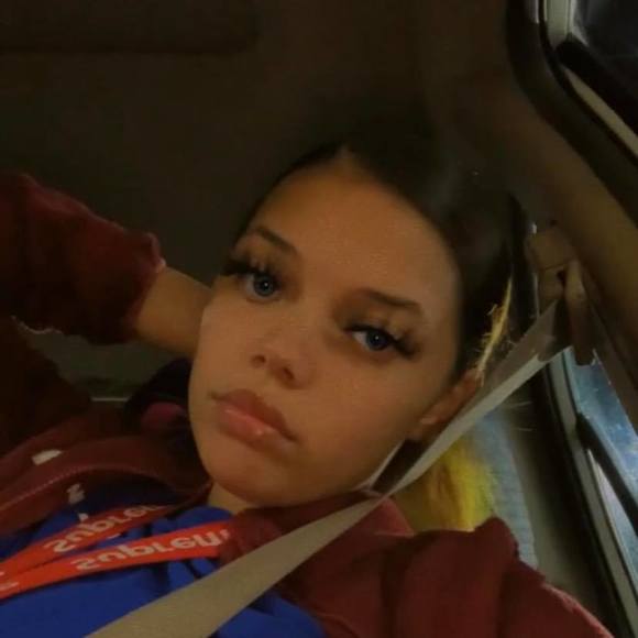 Profile Picture of Coreece Chatman (@coeeece) on Poshmark