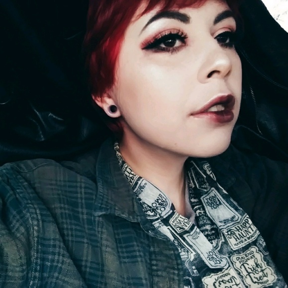 Profile Picture of Vivianna Haney (@dedbeatboi) on Poshmark