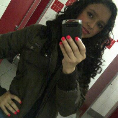 Profile Picture of Lucy Paz (@lucypaz95) on Twitter