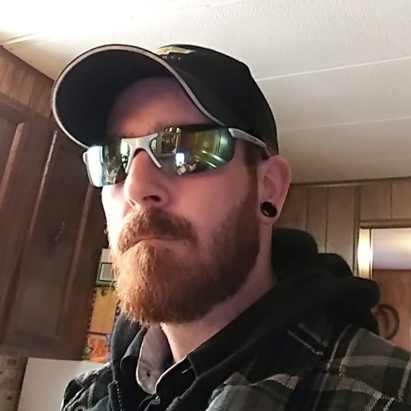 Profile Picture of B Stitz (@stitz111) on Poshmark