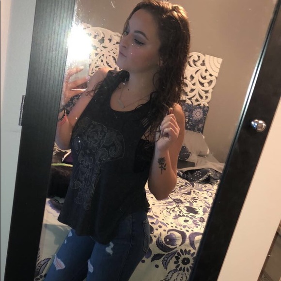 Profile Picture of Alyce Rexrode (@alycerexrode99) on Poshmark