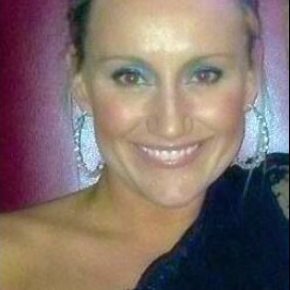 Profile Picture of Amber Haley (@amber0608) on Poshmark