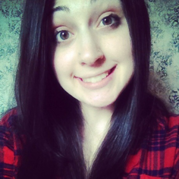 Profile Picture of Aly Rogosienski (@arogosienski) on Poshmark