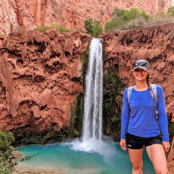 Profile Picture of Katie Vandeusen (@kvand09) on Poshmark