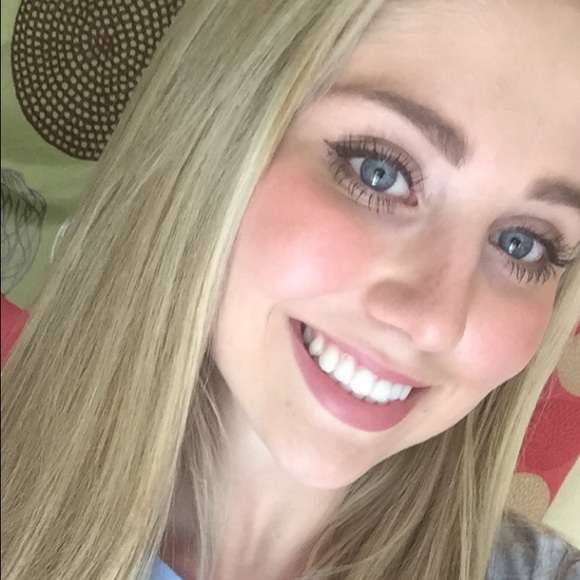 Profile Picture of Savanna Prukop (@savyray3) on Poshmark