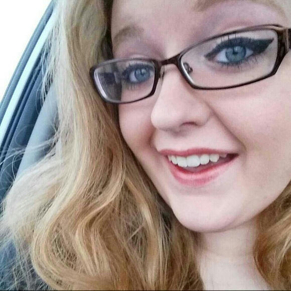 Profile Picture of Hannah Horton (@hannahhorton) on Poshmark