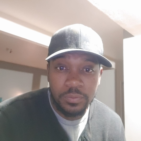 Profile Picture of Michael Whaley (@bigmikescot) on Poshmark