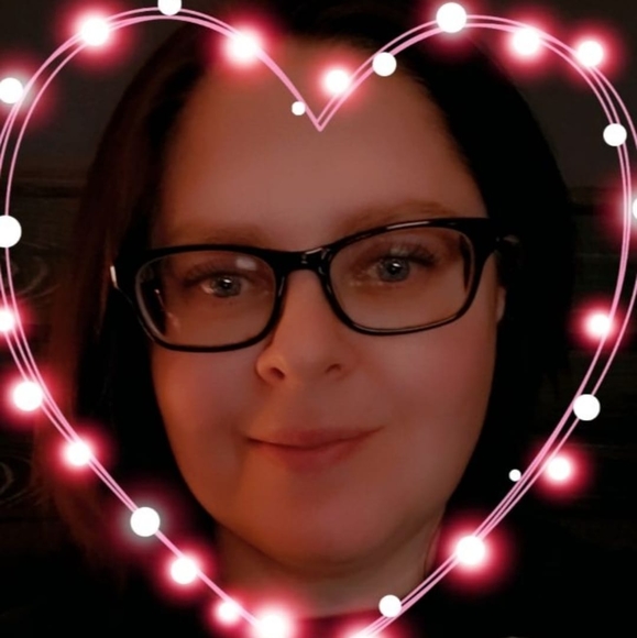 Profile Picture of Mary Lidberg (@crawmary1249) on Poshmark