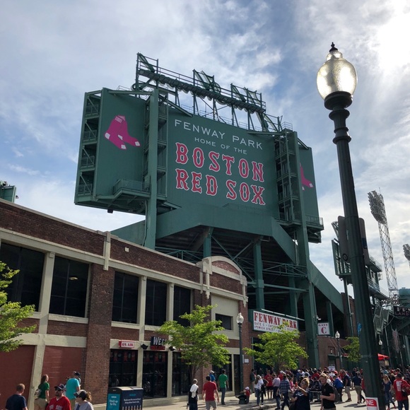 Profile Picture of Patrick Corbett (@evop) on Poshmark