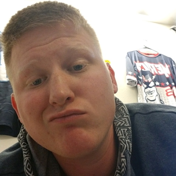 Profile Picture of Matthew Thornberry (@matt7695) on Poshmark