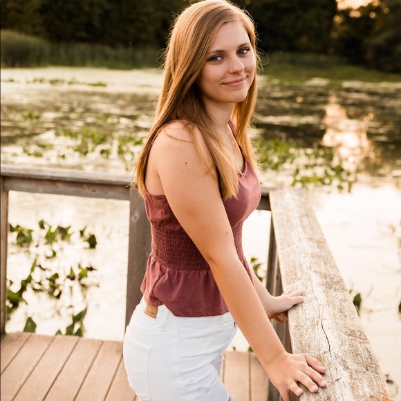 Profile Picture of Kennedy Siefker (@kennedysiefker) on Poshmark
