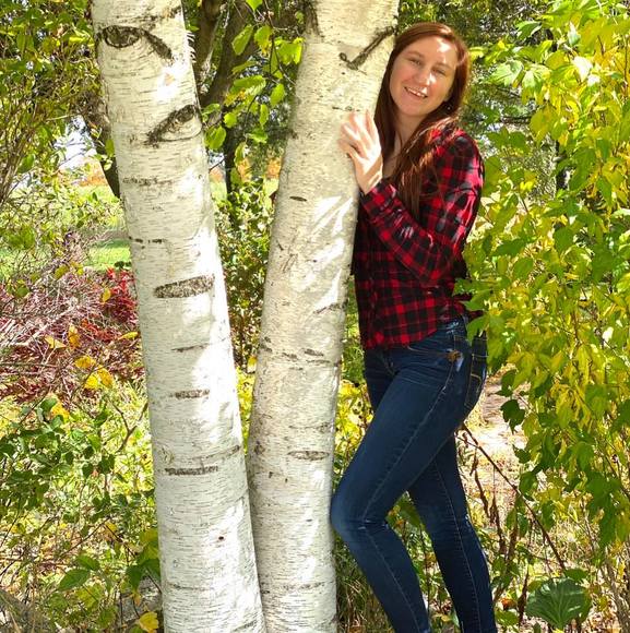 Profile Picture of Alexa Schlosser (@alexasch12) on Poshmark