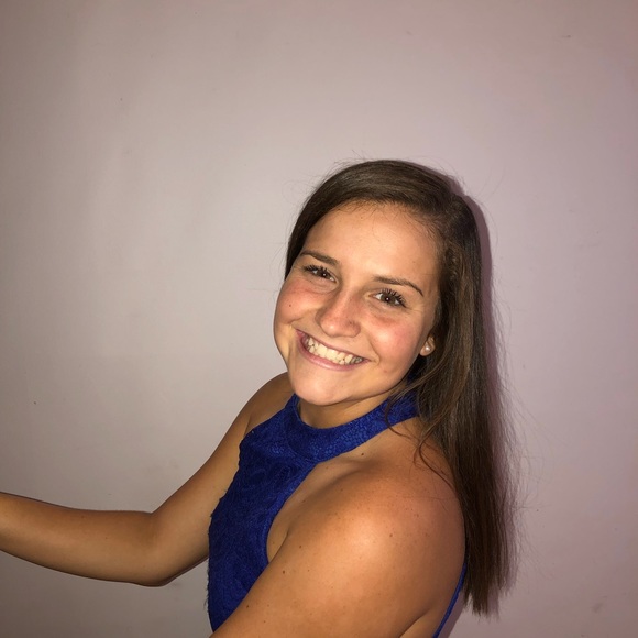 Profile Picture of Tiff Breuler (@tbbreuler) on Poshmark