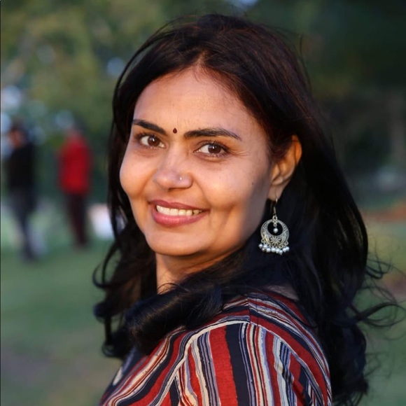 Profile Picture of Deepa Patel (@deepasdresses) on Poshmark