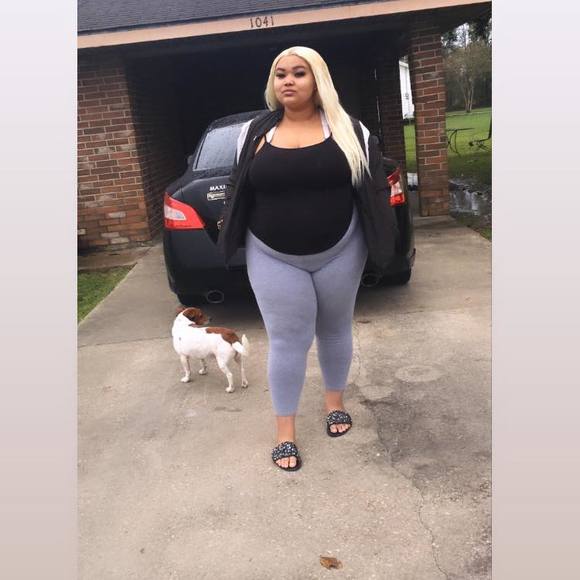 Profile Picture of Kelsie Latiolais (@kelsielatiolais) on Poshmark