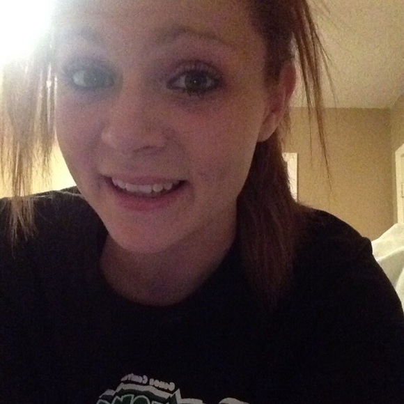 Profile Picture of Peyton Harvey (@pharvey16) on Poshmark