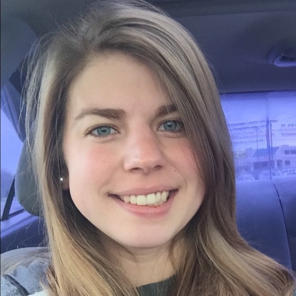 Profile Picture of Stacy Pottmeyer (@stacypottmeyer) on Poshmark