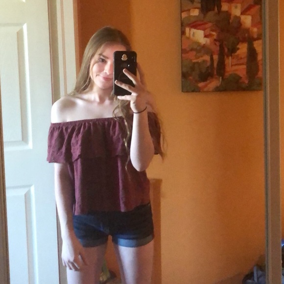Profile Picture of Abi Mockett (@abimockett) on Poshmark