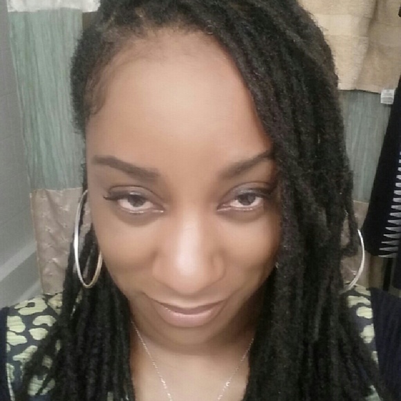 Profile Picture of Cassandra Barnes (@cbarnes0914) on Poshmark