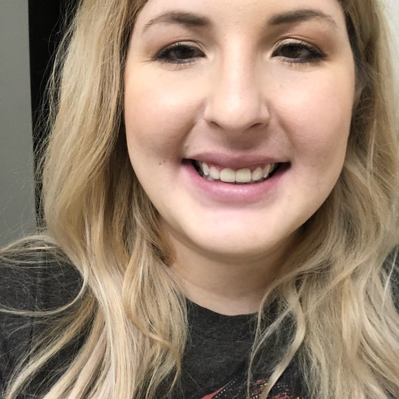 Profile Picture of Ann Wolfe (@annlwolfe12) on Poshmark