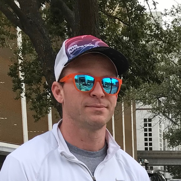 Profile Picture of Matthew Bonn (@mbnn007) on Poshmark
