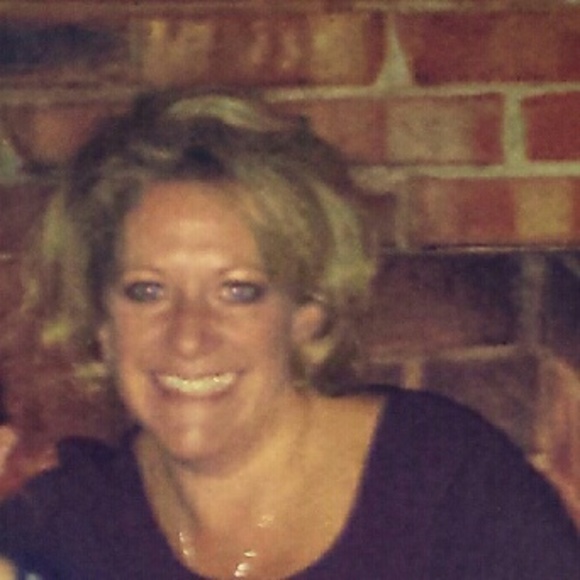 Profile Picture of Rhonda Dixon (@rrdixon) on Poshmark