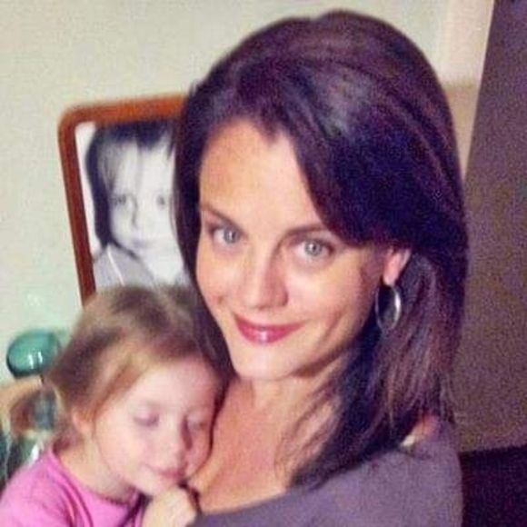 Profile Picture of Julia Estes nix (@75hilites) on Poshmark