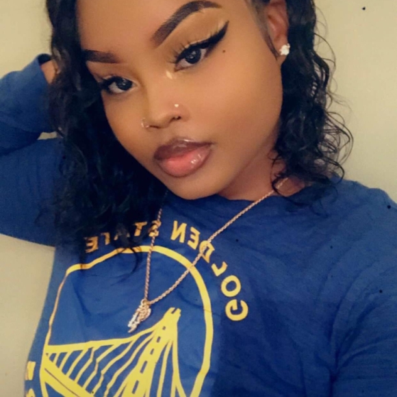 Profile Picture of Śęmájãí Çebełłø (@semajai24) on Poshmark