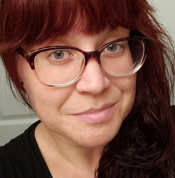 Profile Picture of Gina Binversie (@ginab9773) on Poshmark