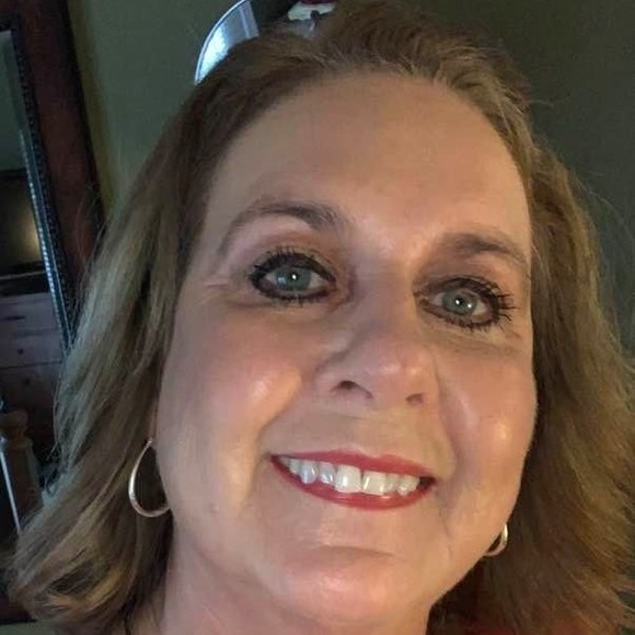 Profile Picture of Patti Coates (@coatespatti) on Poshmark