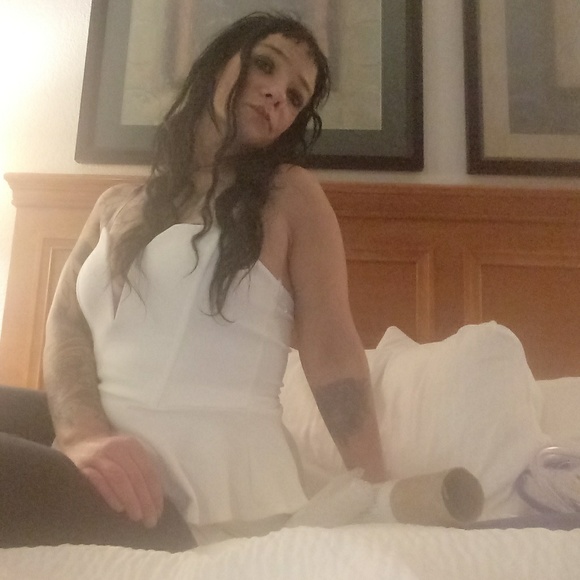 Profile Picture of Iris Starks (@grrlvintage) on Poshmark