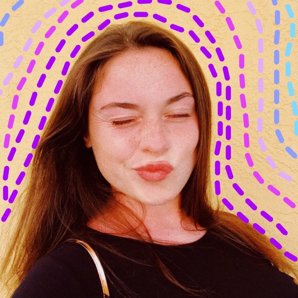 Profile Picture of Amanda Urreta (@amandaurreta) on Poshmark