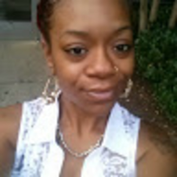 Profile Picture of Eboni Scott (@wildflower2626) on Poshmark