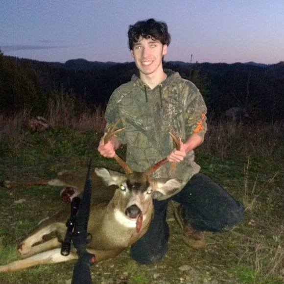 Profile Picture of Hunter Kruzick (@hunterkruzick) on Poshmark