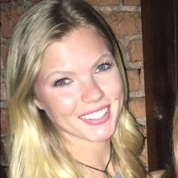 Profile Picture of Sasha Okoniewski (@squash_mix) on Poshmark